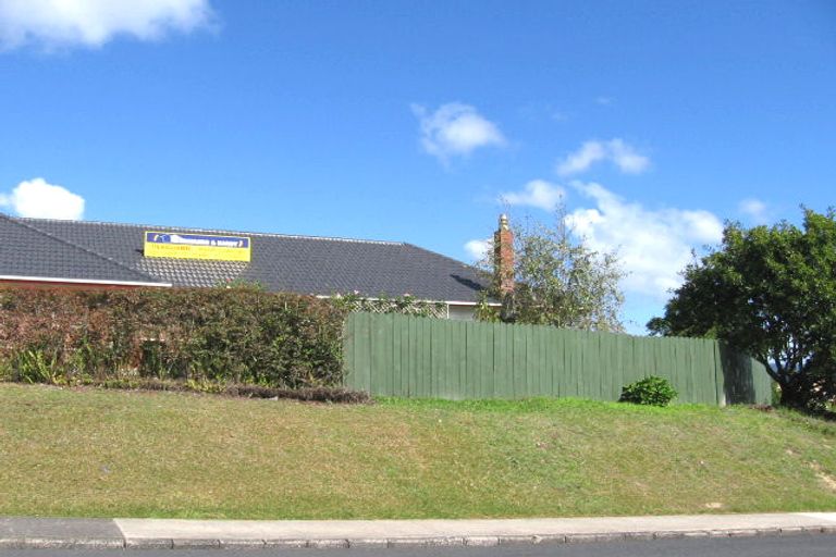 Photo of property in 60 Strid Road, Te Atatu South, Auckland, 0610