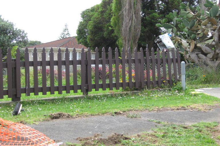 Photo of property in 14 Leeson Place, Mangere, Auckland, 2022