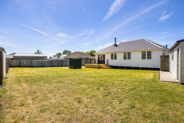 Photo of property in 23 Lambeth Crescent, Northcote, Christchurch, 8052
