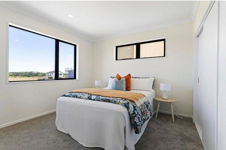 Photo of property in 35 Taipahitini Road, Rosehill, 2113