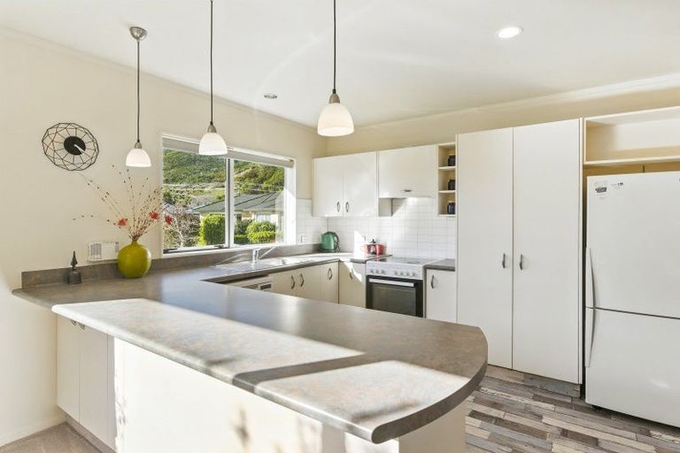 Photo of property in 27 Villa Grove, Paraparaumu, 5032