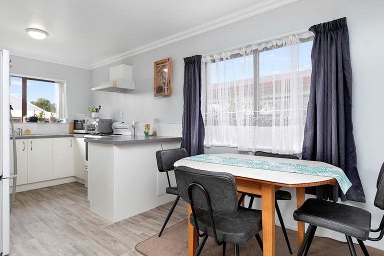 Photo of property in 12c Redditch Place, Papamoa Beach, Papamoa, 3118