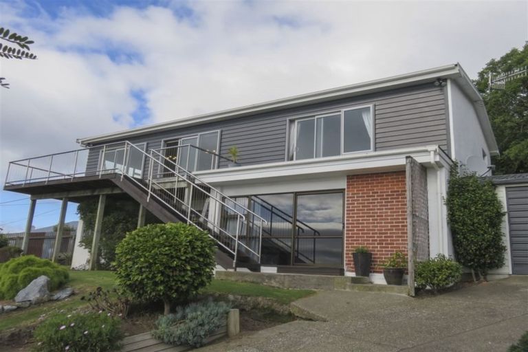 Photo of property in 86 Marine Parade, Bluff, 9814