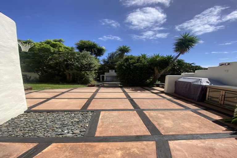 Photo of property in 9 Laingrange Place, Laingholm, Auckland, 0604