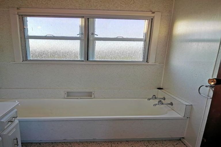 Photo of property in 56 Stewart Drive, Newlands, Wellington, 6037