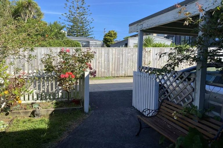 Photo of property in 1/269 Great North Road, Henderson, Auckland, 0612