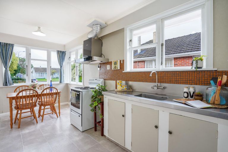 Photo of property in 8 Hendon Place, West End, Palmerston North, 4412
