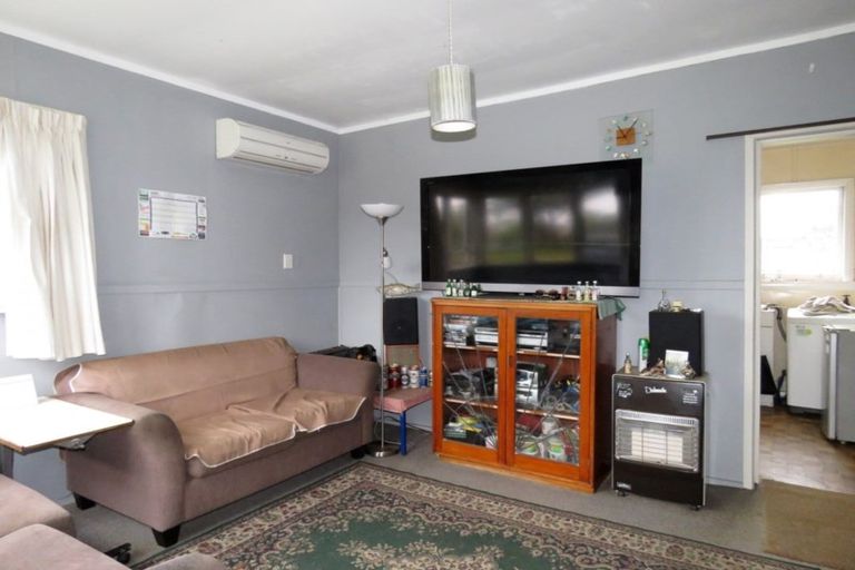 Photo of property in 58 Henley Street, Westport, 7825