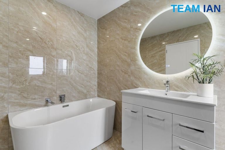 Photo of property in 3/68 Smythe Road, Henderson, Auckland, 0612