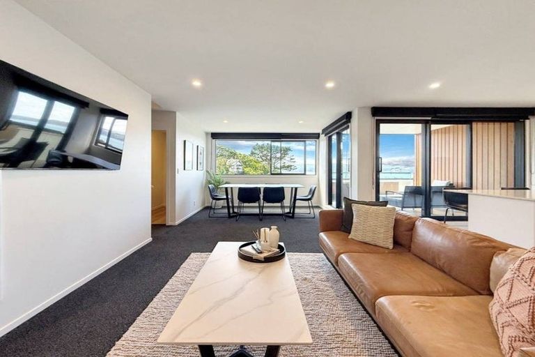 Photo of property in 56 Rangiora Avenue, Kaiwharawhara, Wellington, 6035