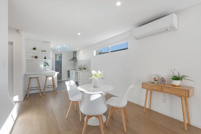 Photo of property in 2/204 Edgeware Road, Edgeware, Christchurch, 8013