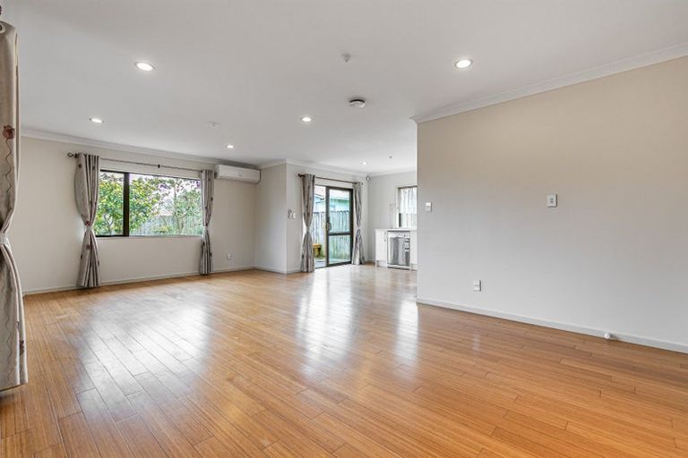 Photo of property in 114a Ti Rakau Drive, Pakuranga, Auckland, 2010