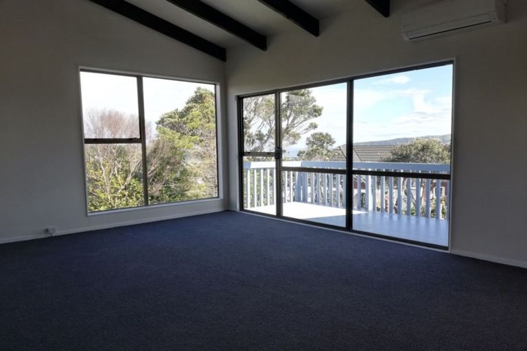 Photo of property in 18 Mercury Way, Whitby, Porirua, 5024