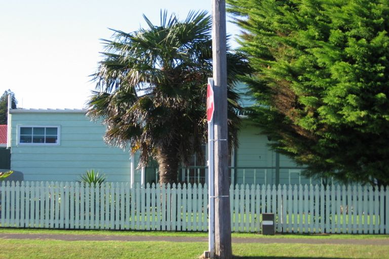 Photo of property in 2/1 Grove Road, Papakura, 2110