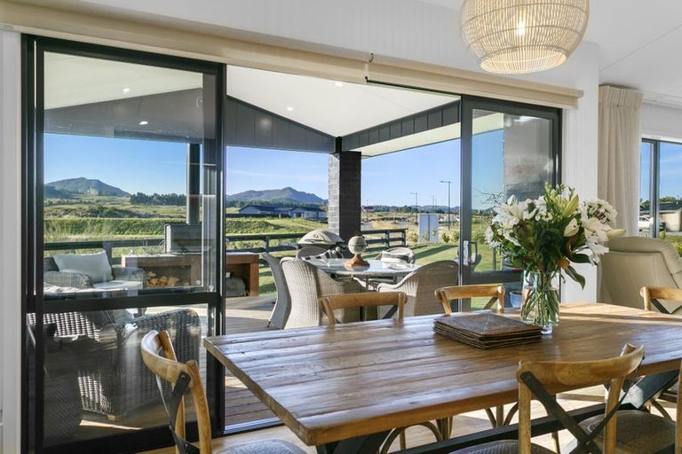 Photo of property in 2 Glendas Way, Acacia Bay, 3385