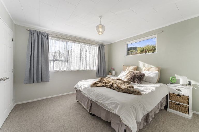 Photo of property in 8 Kaitawa Crescent, Paraparaumu, 5032