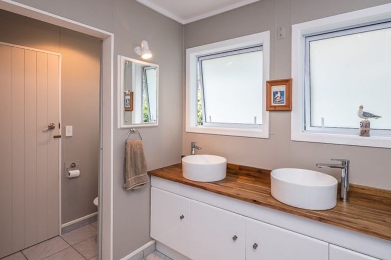 Photo of property in 11 Millvale Street, Waikanae, 5036