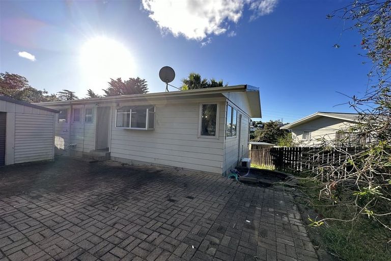 Photo of property in 10 Glenfinn Place, Massey, Auckland, 0614