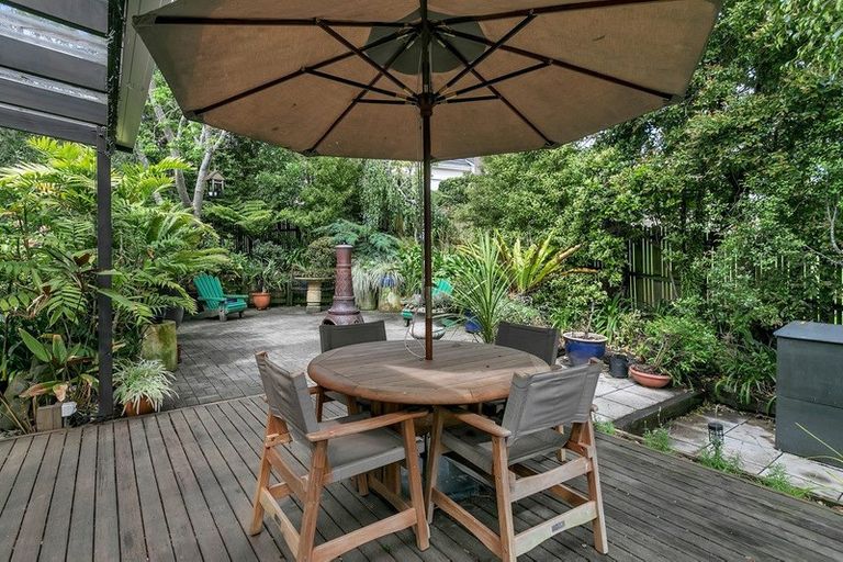 Photo of property in 1/1 Tern Place, Unsworth Heights, Auckland, 0632