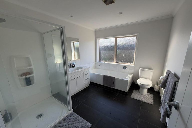 Photo of property in 40 Sunstone Crescent, Brown Owl, Upper Hutt, 5018