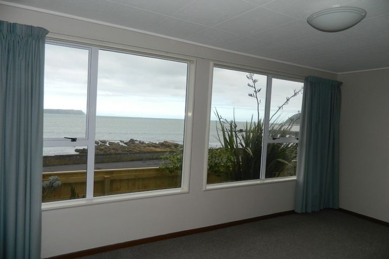 Photo of property in 33 Sunset Parade, Plimmerton, Porirua, 5026