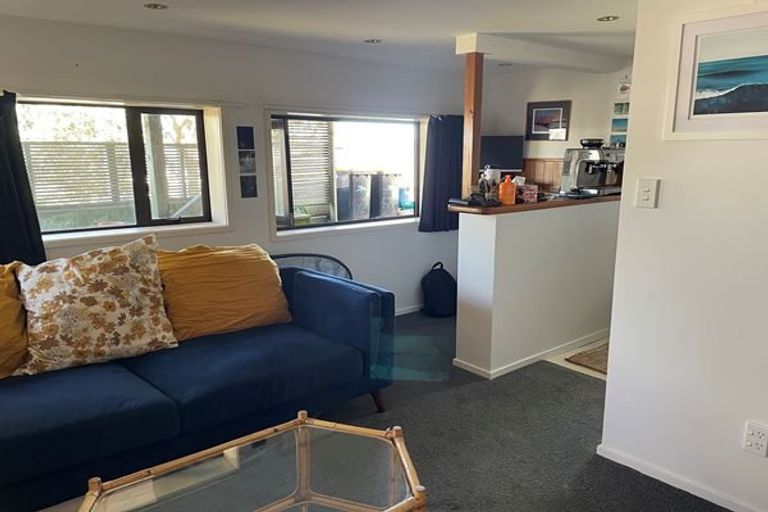 Photo of property in 280 Queens Drive, Lyall Bay, Wellington, 6022
