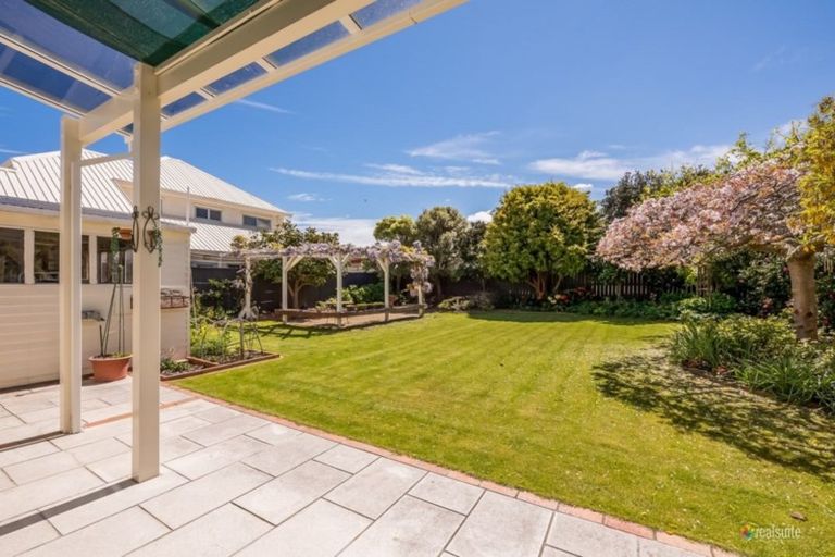 Photo of property in 25 Hinau Street, Woburn, Lower Hutt, 5010