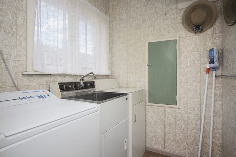 Photo of property in 102 Mountain Road, Mangere Bridge, Auckland, 2022