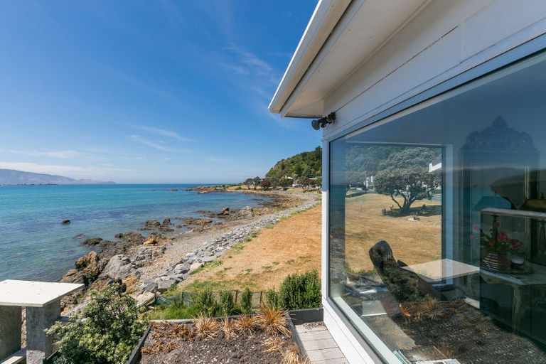 Photo of property in 281 Queens Drive, Lyall Bay, Wellington, 6022