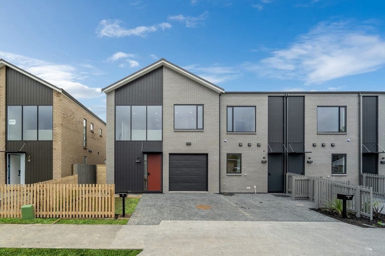 Photo of property in 11 Oyster Drive, Whenuapai, 0618
