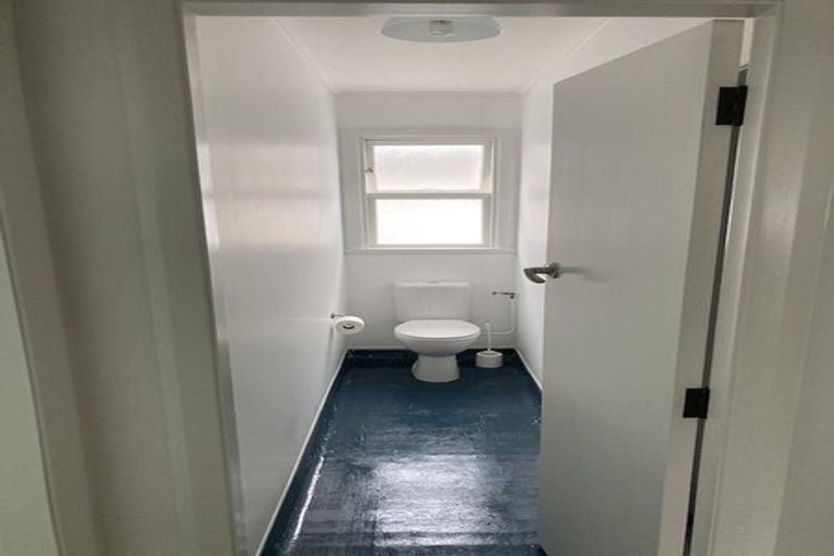 Photo of property in 87 Queens Drive, Lyall Bay, Wellington, 6022