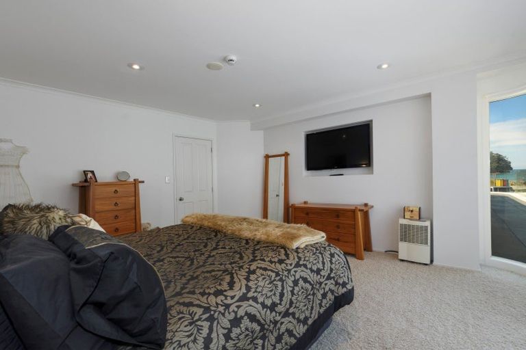 Photo of property in 45 Marine Parade, Mount Maunganui, 3116