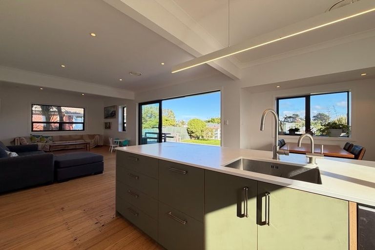 Photo of property in 25 Pirie Crescent, Moera, Lower Hutt, 5010