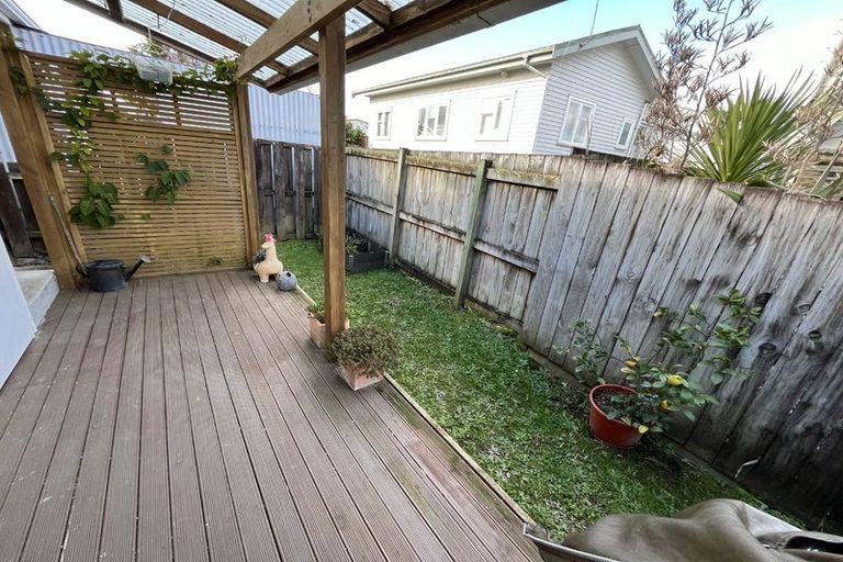 Photo of property in 2/10 Mayville Avenue, New Lynn, Auckland, 0600