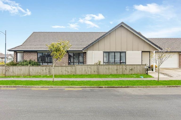 Photo of property in 14 Kotuku Crescent, Takanini, 2112