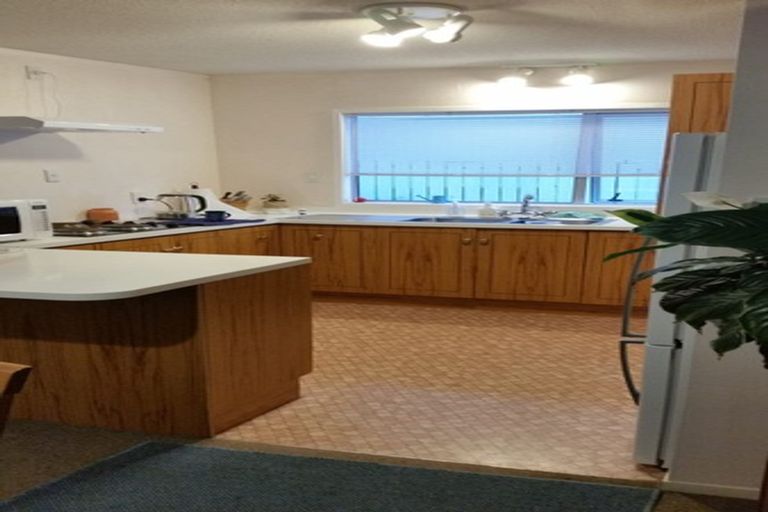 Photo of property in 1/8 Pupuke Road, Hillcrest, Auckland, 0627