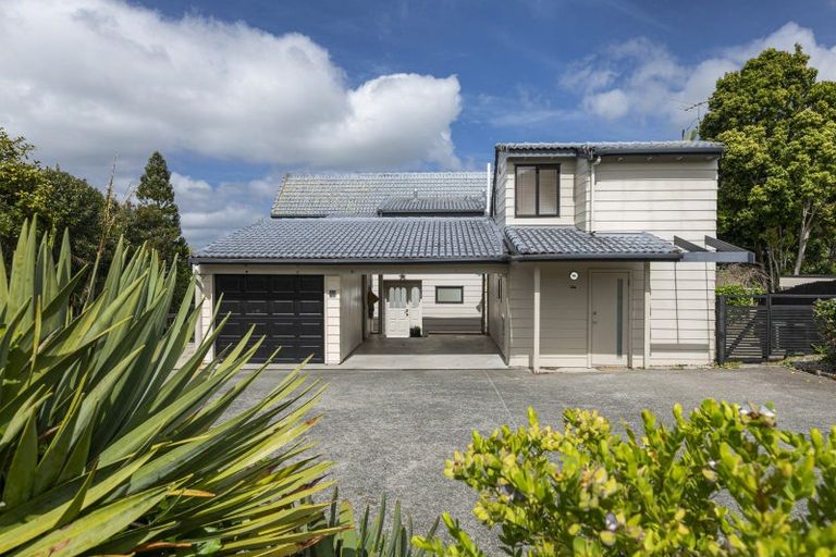 Photo of property in 33 Waipuia Place, Greenhithe, Auckland, 0632