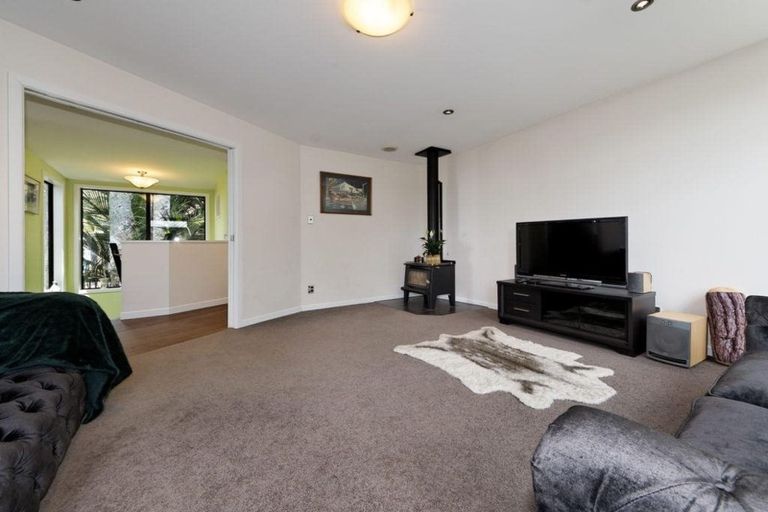 Photo of property in 66 Otitori Bay Road, Titirangi, Auckland, 0604