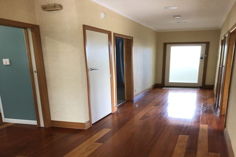 Photo of property in 145 Golf Road, Titirangi, Auckland, 0600