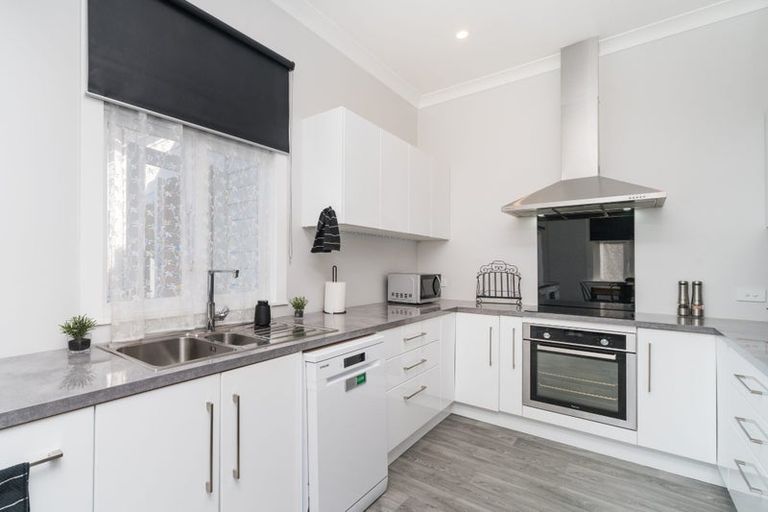 Photo of property in 38 Argyle Avenue, Takaro, Palmerston North, 4410