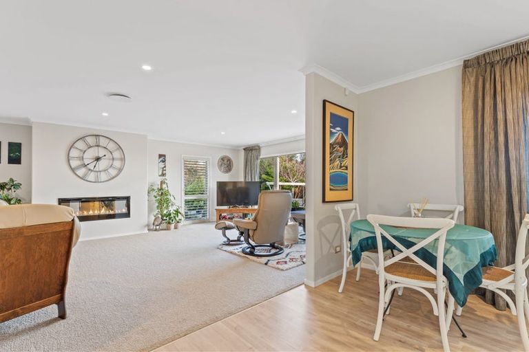 Photo of property in 21 Laguna Place, Matakatia, Whangaparaoa, 0930