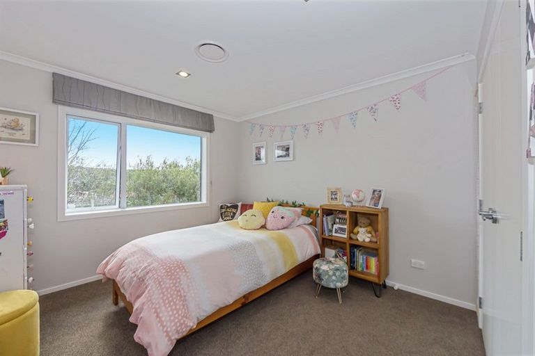 Photo of property in 15 Fern Court, Orewa, 0931