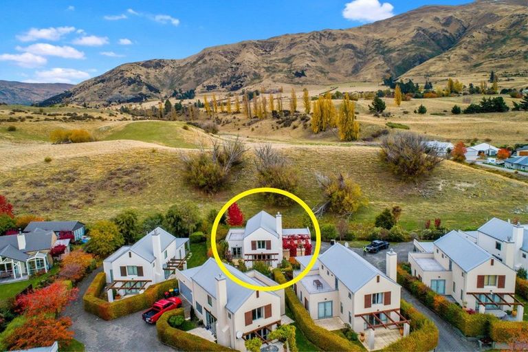 Photo of property in 13 Meadowbrook Place, Wanaka, 9305