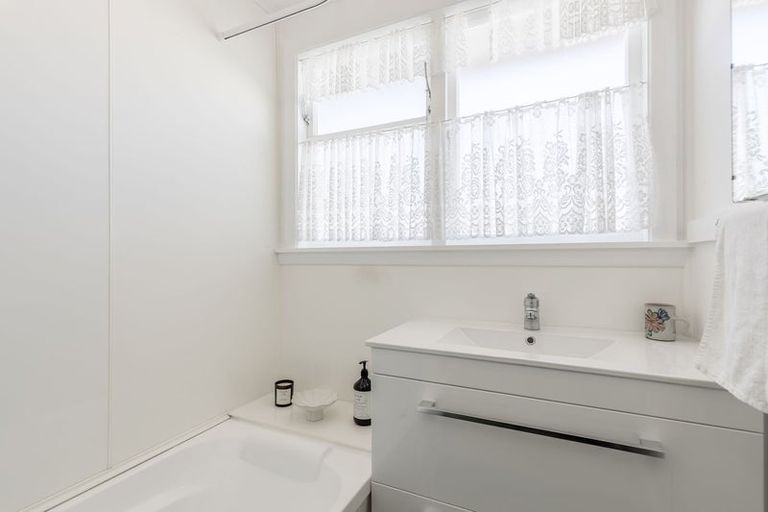 Photo of property in 1 Parekarangi Grove, Turangi, 3334