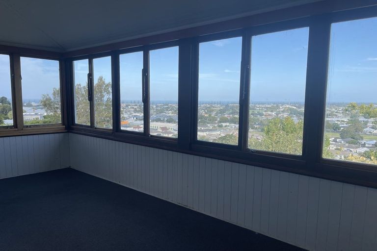 Photo of property in 23 Enfield Road, Hospital Hill, Napier, 4110