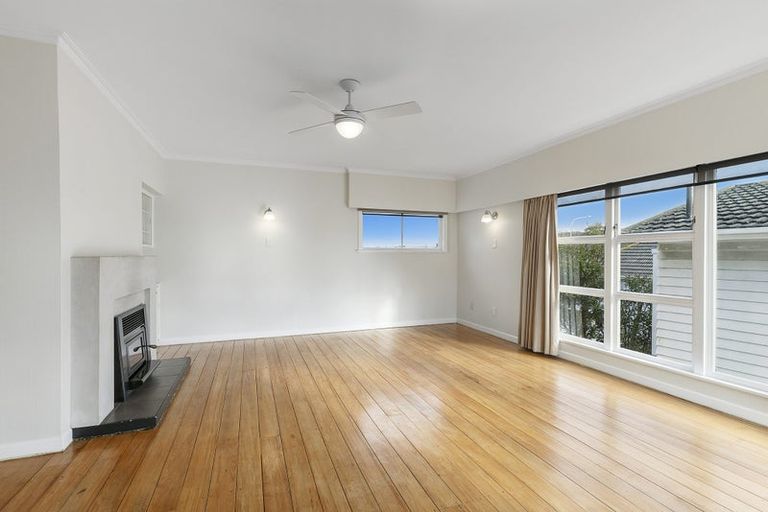 Photo of property in 4 Mana View Road, Paremata, Porirua, 5026