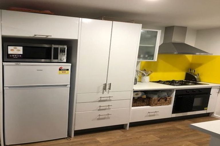 Photo of property in 104c Glanmire Road, Newlands, Wellington, 6037