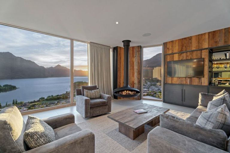 Photo of property in 32 Edinburgh Drive, Queenstown, 9300