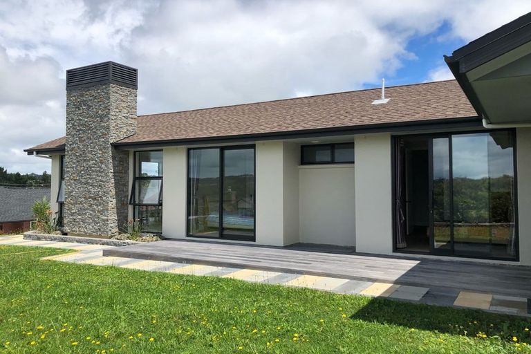 Photo of property in 10 Te Awa Place, Red Beach, 0932