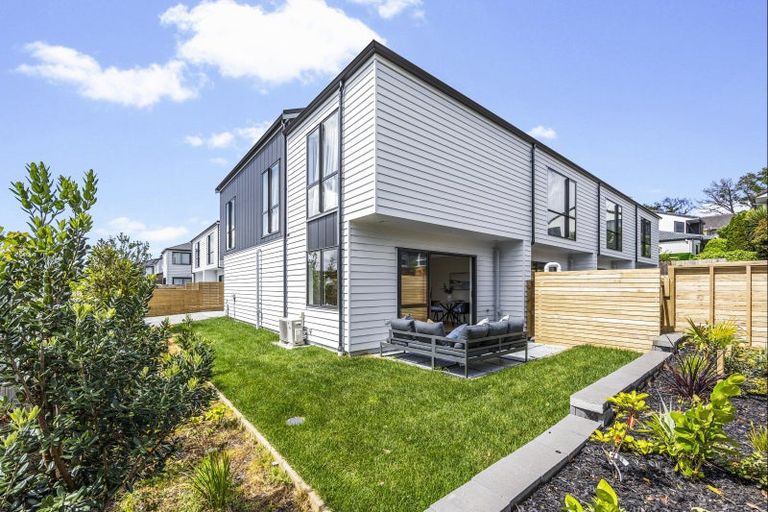 Photo of property in 37 Corunna Road, Milford, Auckland, 0620